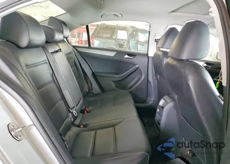 2017 Volkswagen Jetta Se z USA, uszkodzony, nr VIN 3VWDB7AJ4HM355139